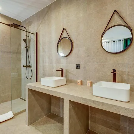 Apartment Modern And Renovated Next To Sacre-coeur Paris